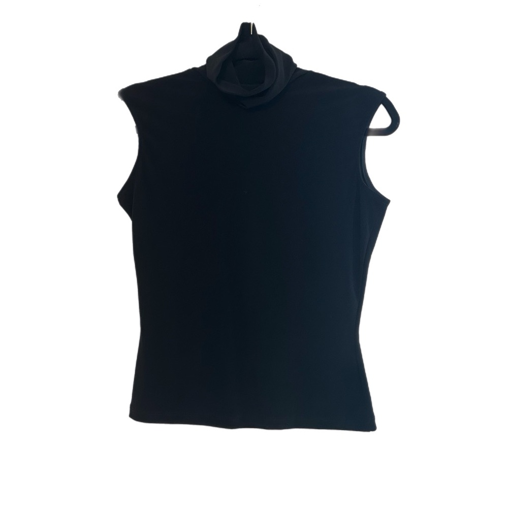 Sleek Black Sleeveless Fitted Tank Top